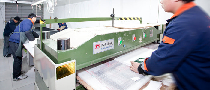 株式会社アストロ中国工場での作業風景